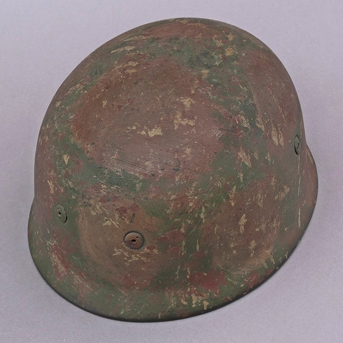 RH10 Luftwaffe M38 single decal hand painted camouflaged Fallschirmjäger helmet — image 12