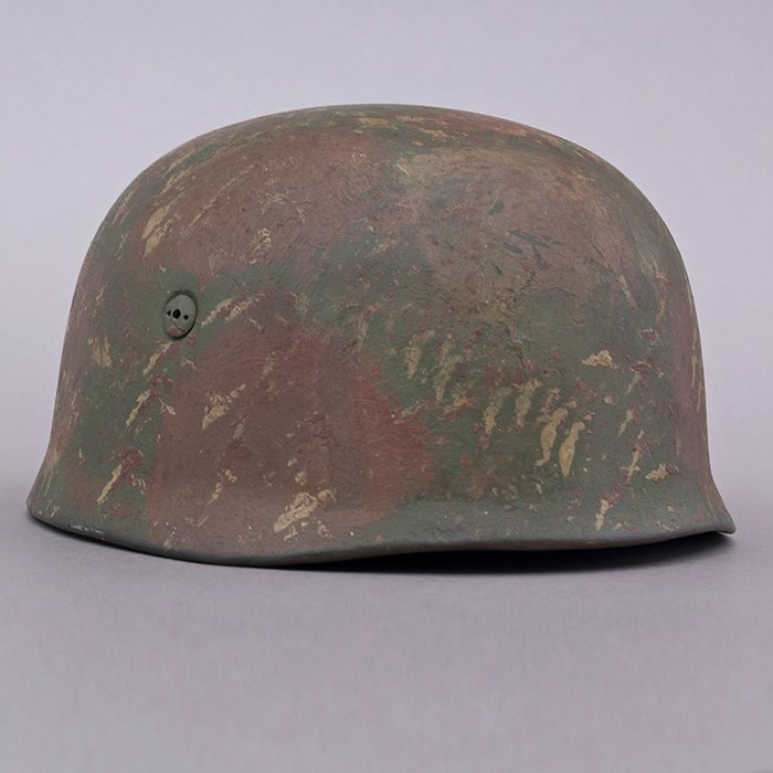 RH10 Luftwaffe M38 single decal hand painted camouflaged Fallschirmjäger helmet — image 15