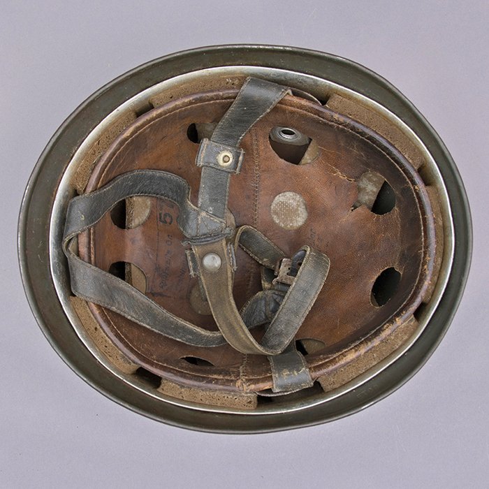 RH10 Luftwaffe M38 single decal hand painted camouflaged Fallschirmjäger helmet — image 18