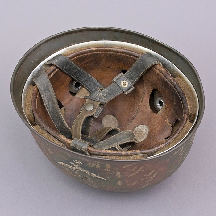 RH10 Luftwaffe M38 single decal hand painted camouflaged Fallschirmjäger helmet — image 25