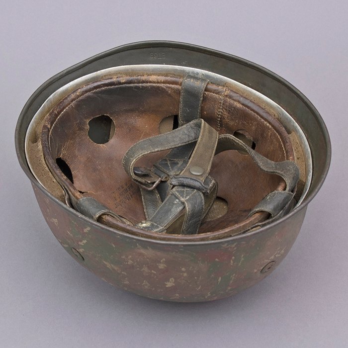 RH10 Luftwaffe M38 single decal hand painted camouflaged Fallschirmjäger helmet — image 26