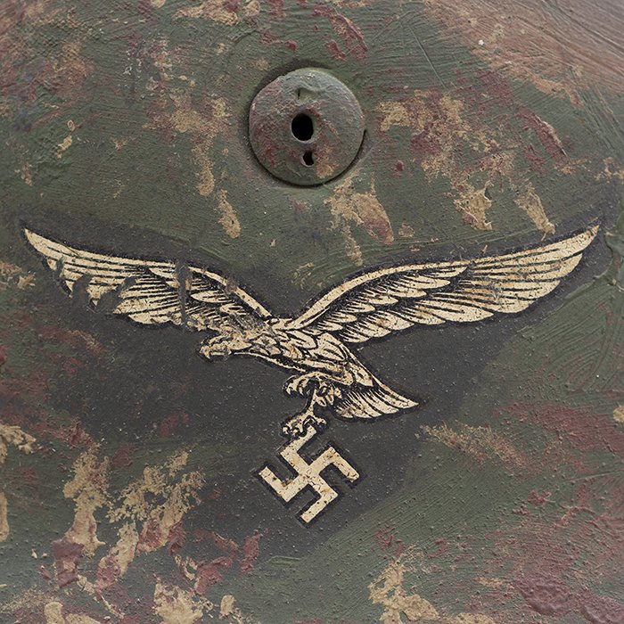 RH10 Luftwaffe M38 single decal hand painted camouflaged Fallschirmjäger helmet — image 4