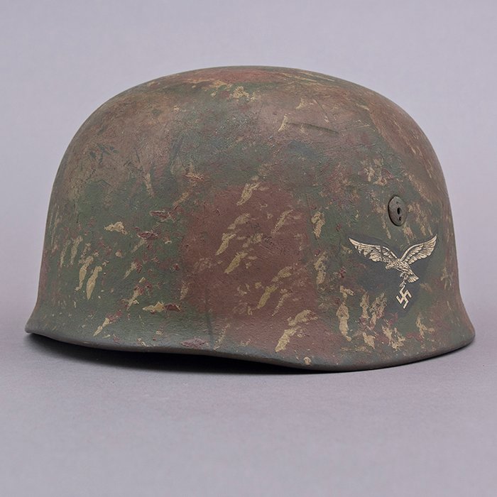 RH10 Luftwaffe M38 single decal hand painted camouflaged Fallschirmjäger helmet — image 5