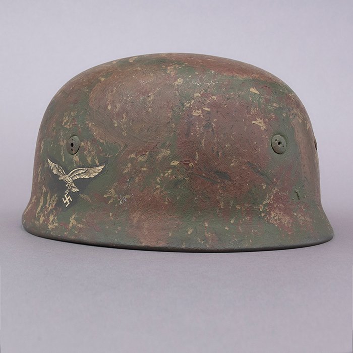 RH10 Luftwaffe M38 single decal hand painted camouflaged Fallschirmjäger helmet — image 8