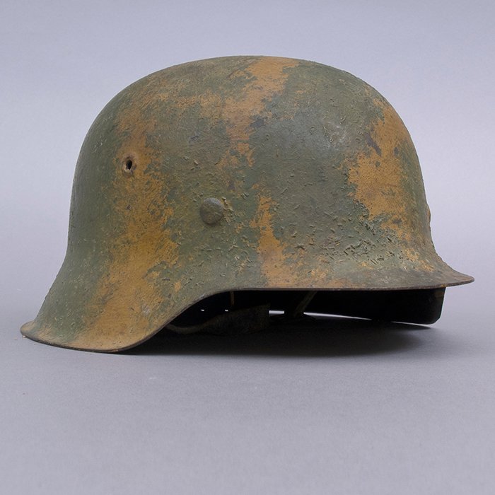 RH3 Heer M42 single decal rough textured camouflaged helmet — image 13