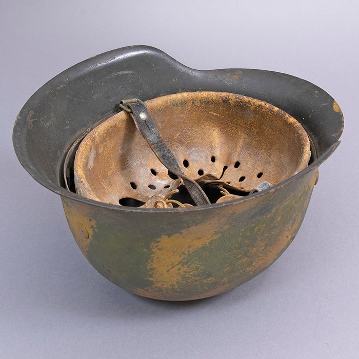 RH3 Heer M42 single decal rough textured camouflaged helmet — image 18