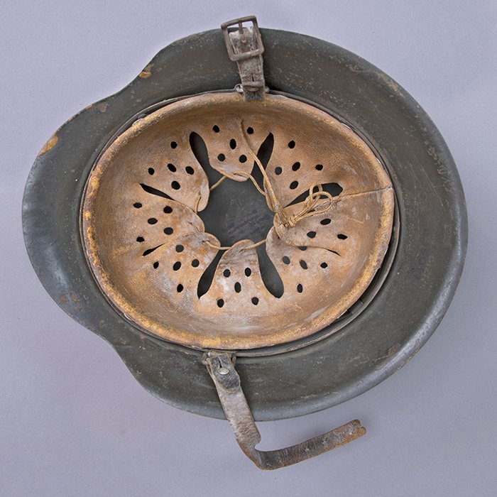 RH3 Heer M42 single decal rough textured camouflaged helmet — image 20