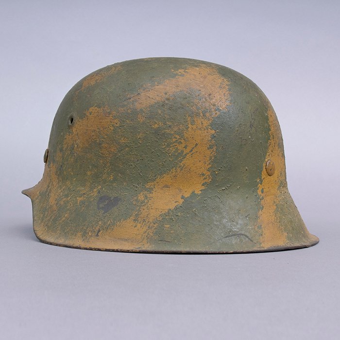 RH3 Heer M42 single decal rough textured camouflaged helmet — image 8