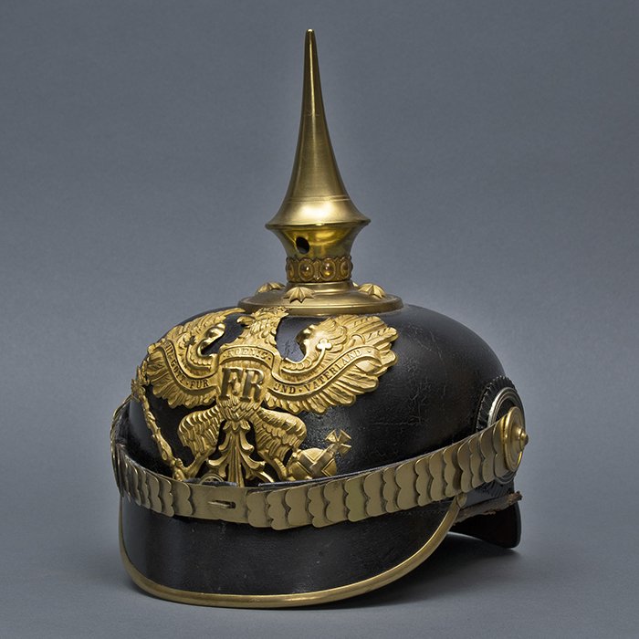 DMI11 Excellent Prussian Infanterie officer M95 Pickelhaube with storage case — image 3