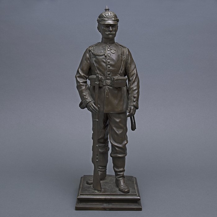 DMI50 Large bronze sculpture of a 19th century Imperial German Army Infantryman — image 4