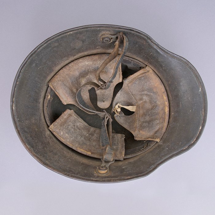 BAS18 M16 tri color camouflaged helmet with liner and chinstrap — image 15