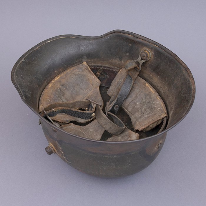 BAS18 M16 tri color camouflaged helmet with liner and chinstrap — image 18