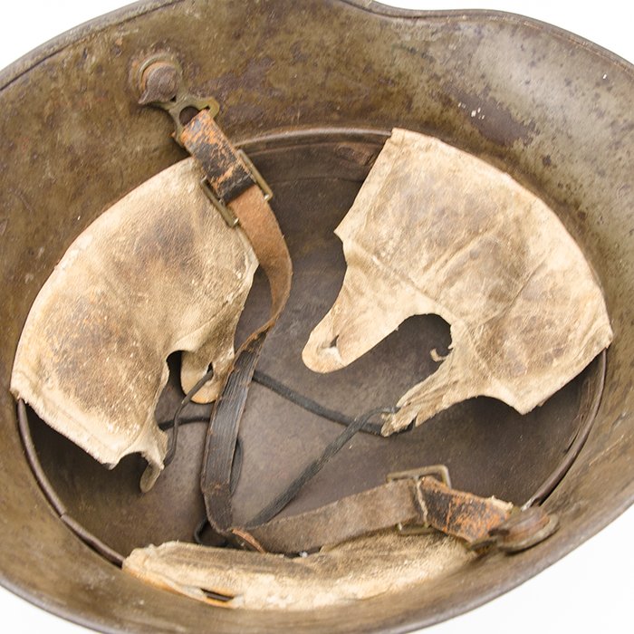 BCH81 One of a kind 'fish scale' M16 camouflaged helmet with replaced full liner and chinstrap — image 14