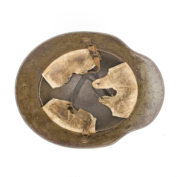 BCH81 One of a kind 'fish scale' M16 camouflaged helmet with replaced full liner and chinstrap — image 16