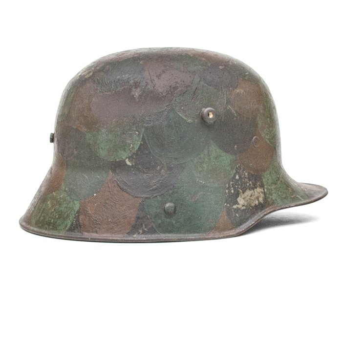 BCH81 One of a kind 'fish scale' M16 camouflaged helmet with replaced full liner and chinstrap — image 7