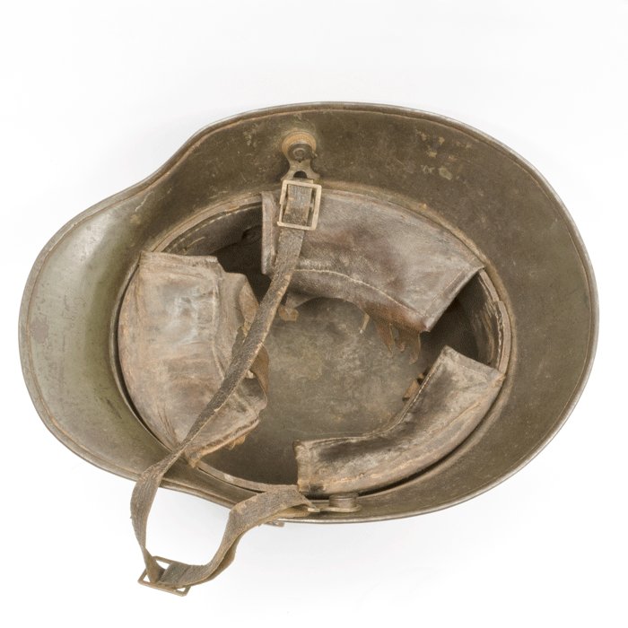 BCH37 Excellent M16 camouflaged helmet with full liner and chinstrap — image 12