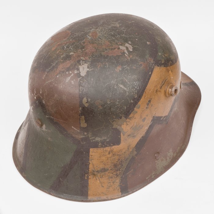 BCH31 M16 camouflaged helmet with liner — image 4