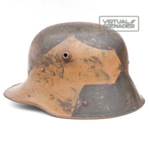 BCH31 M16 camouflaged helmet with liner