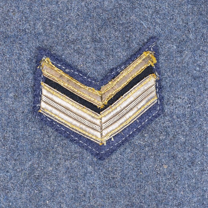 SJA74 Italian service tunic and sidecap for a sergeant of the RSI Air Force with Flight Engineer wings — image 10