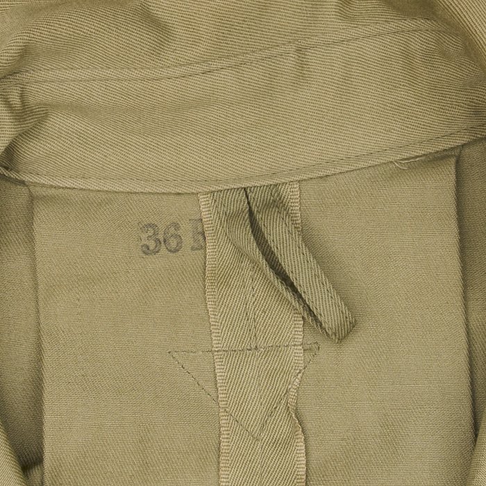 RCU10 Unissued U.S. M42 Paratrooper jump jacket with paper cutter tags — image 6