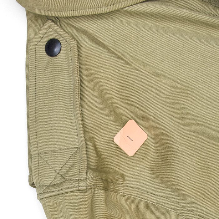 RCU10 Unissued U.S. M42 Paratrooper jump jacket with paper cutter tags — image 7