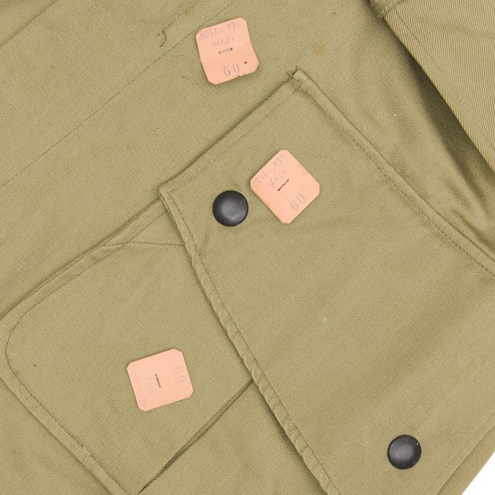 RCU10 Unissued U.S. M42 Paratrooper jump jacket with paper cutter tags — image 8