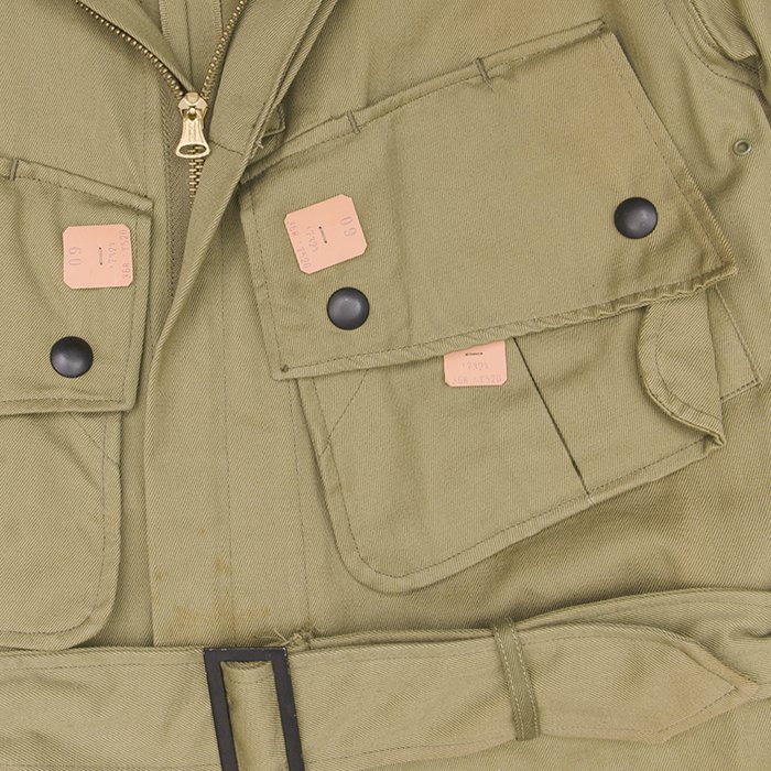 RCU10 Unissued U.S. M42 Paratrooper jump jacket with paper cutter tags — image 9