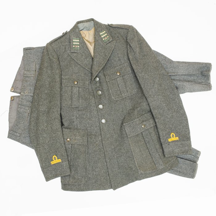 SJU37 Italian army officer M40 service blouse and breeches — image 2