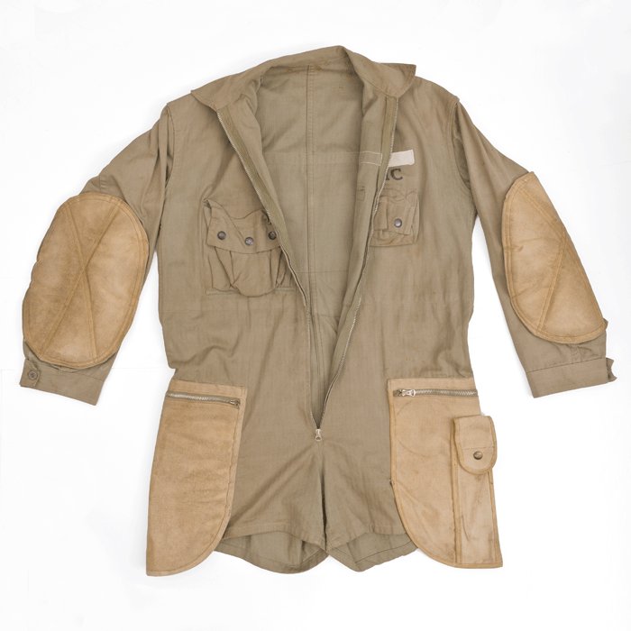 UEQ1 Rare WWII U.S. Marine Corps first pattern paratrooper smock with correct USMC marked leather helmet — image 5