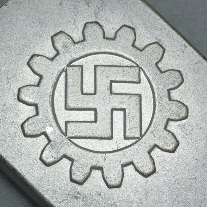 DMI19 DAF EM belt buckle — image 4