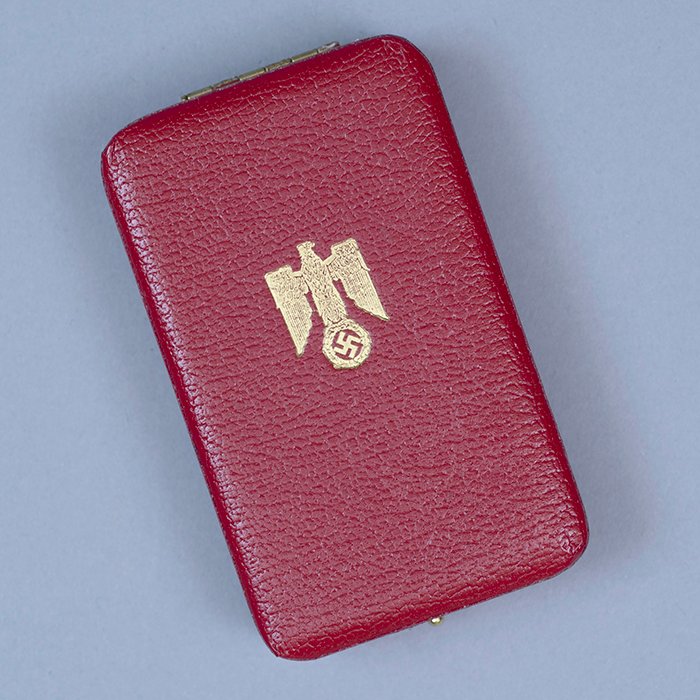 PAU19 Matched set of Golden Party Badges — image 10