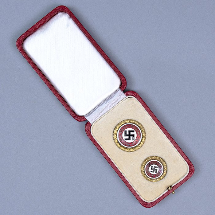 PAU19 Matched set of Golden Party Badges — image 12