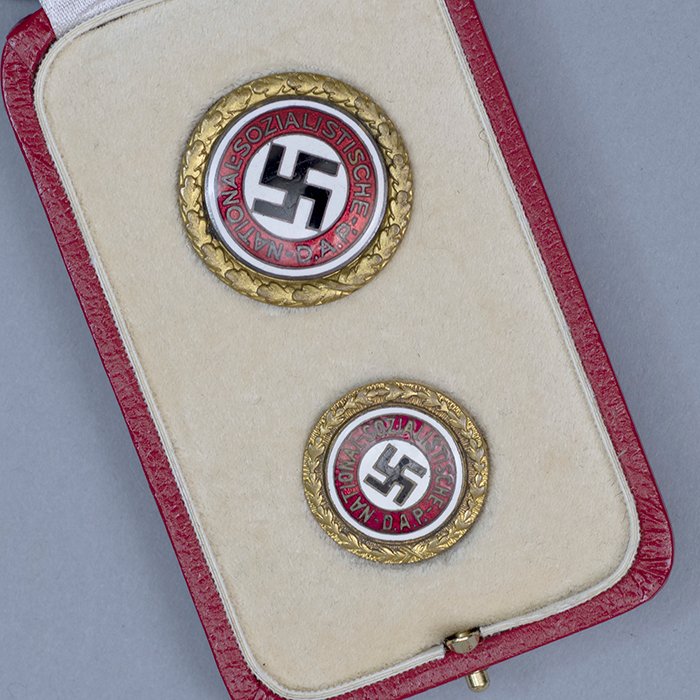 PAU19 Matched set of Golden Party Badges — image 13