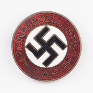 DM122 Enameled NSDAP party membership badge, M1/34