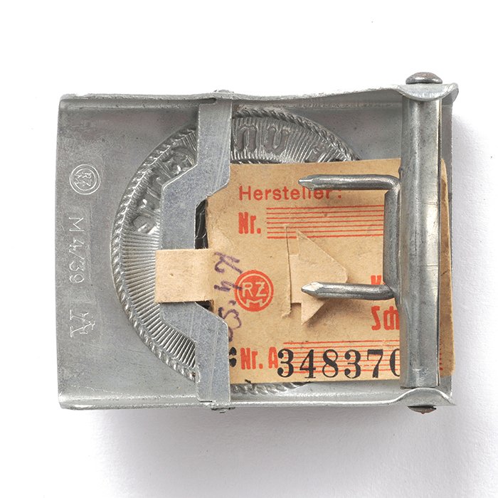 DM137 Unused Hitlerjugend buckle with crank catch and paper tag — image 4