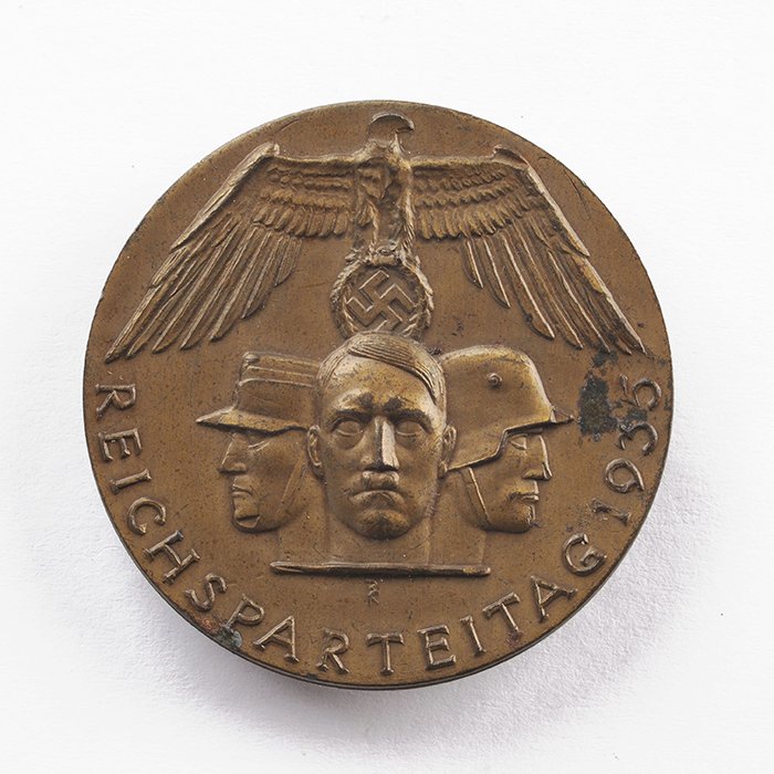 ACZ142 NSDAP Reichsparteitag 1935 badge — image 2