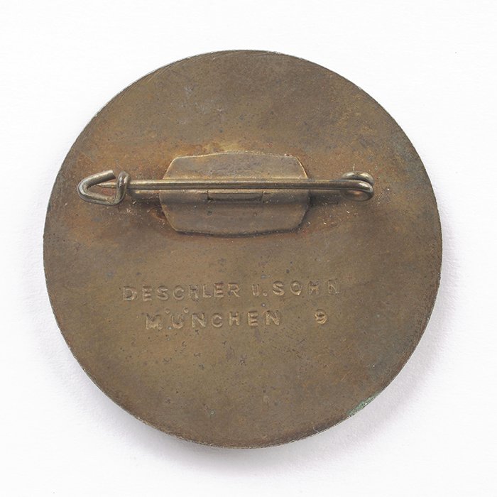 ACZ142 NSDAP Reichsparteitag 1935 badge — image 3