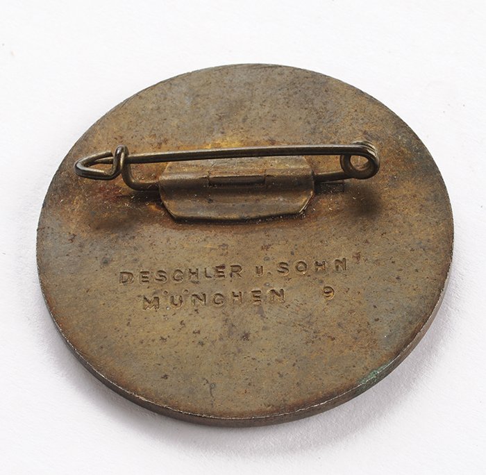 ACZ142 NSDAP Reichsparteitag 1935 badge — image 4