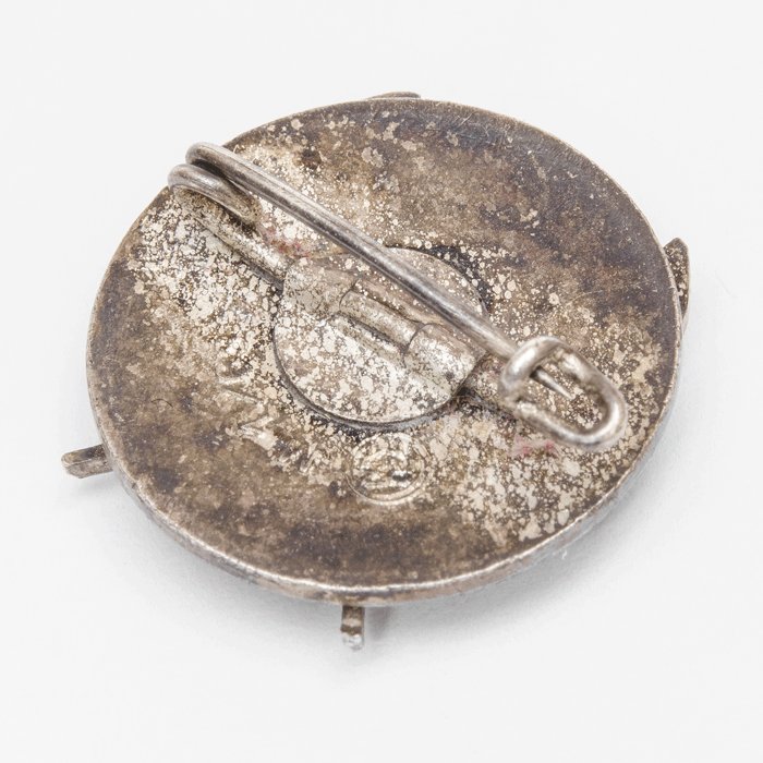 XMA15 Hitlerjugend enameled marksmanship pin — image 3