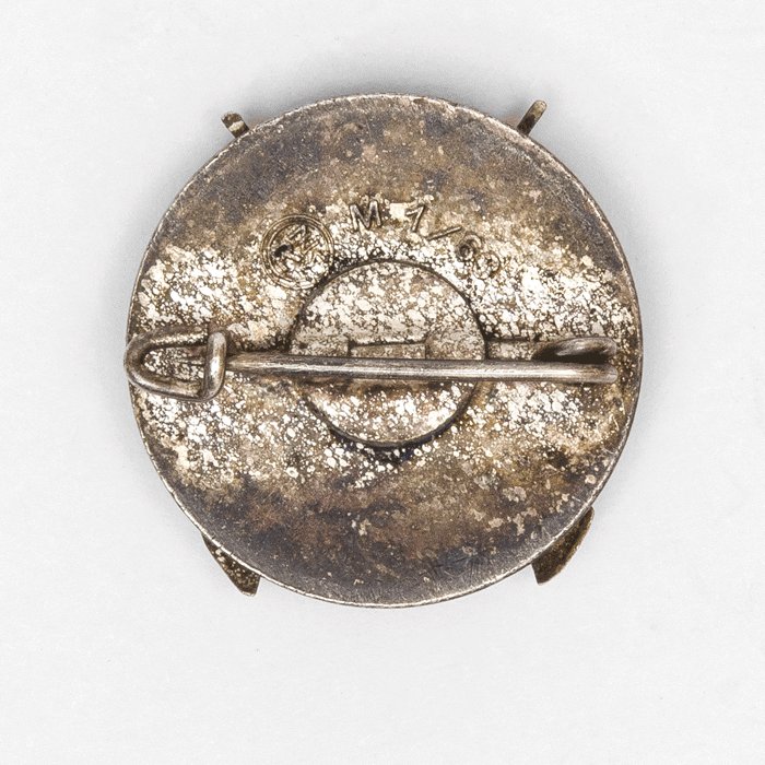 XMA15 Hitlerjugend enameled marksmanship pin — image 4