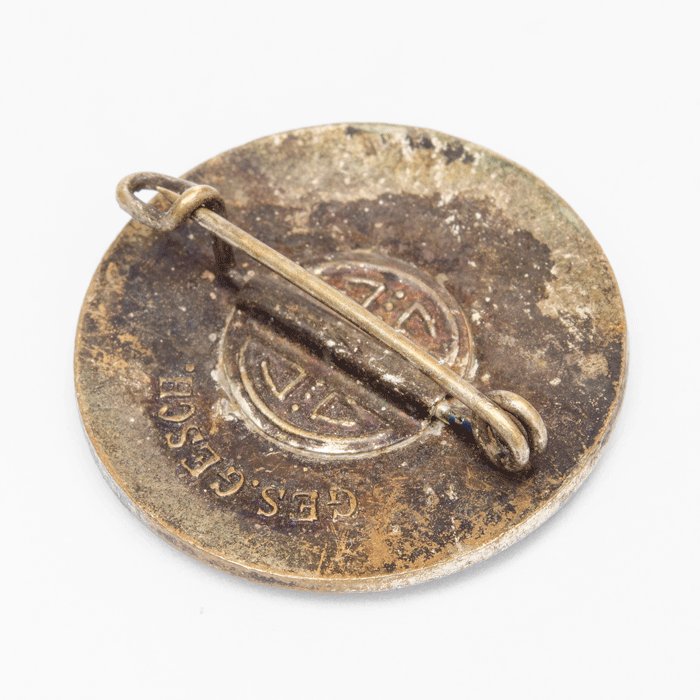 XMA16 Deutsche Jugend Arbeiter enameled pin — image 3