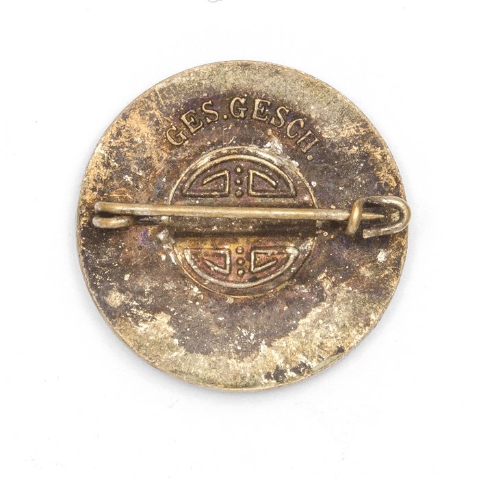 XMA16 Deutsche Jugend Arbeiter enameled pin — image 4