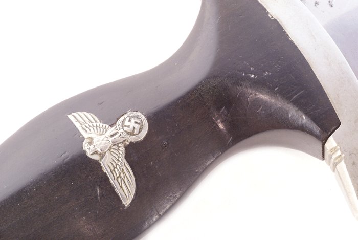 DP001 Early quality SS M33 service dagger with vertical hanger — image 4