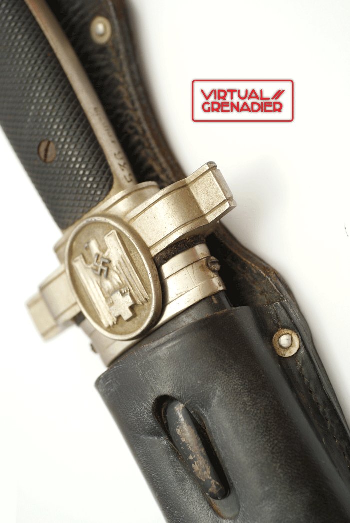 Deutsche Rotes Kreuz subordinate hewer with frog — image 2