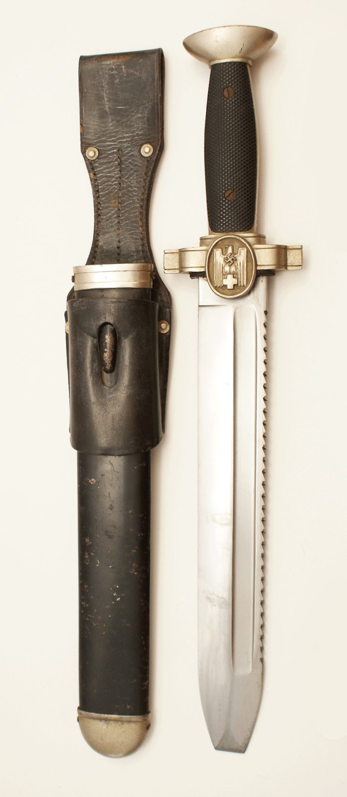 Deutsche Rotes Kreuz subordinate hewer with frog — image 4