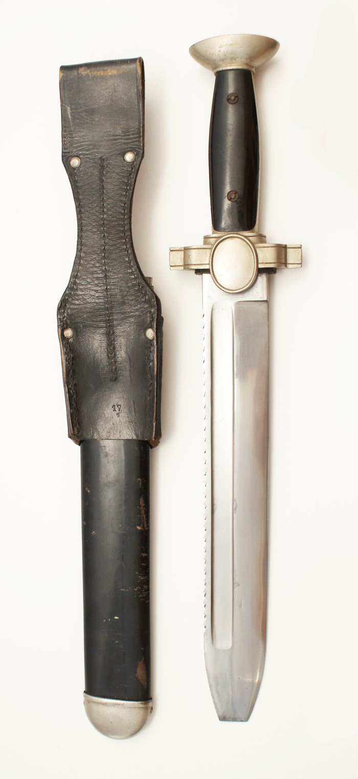 Deutsche Rotes Kreuz subordinate hewer with frog — image 5