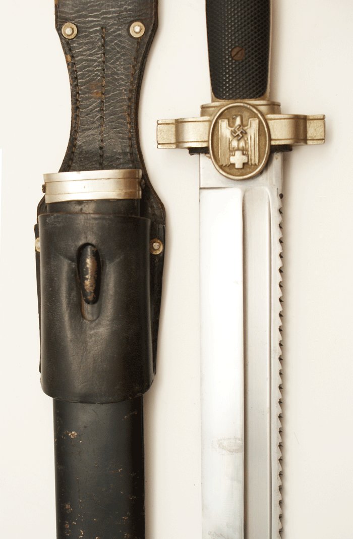 Deutsche Rotes Kreuz subordinate hewer with frog — image 6