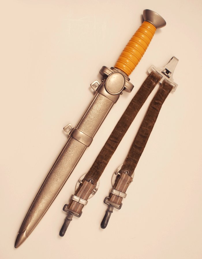 Deutsches Rotes Kreuz leader's dagger with hangers — image 3
