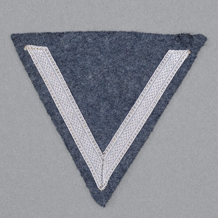 JDE4 Luftwaffe Gefreiter rank chevron — image 2