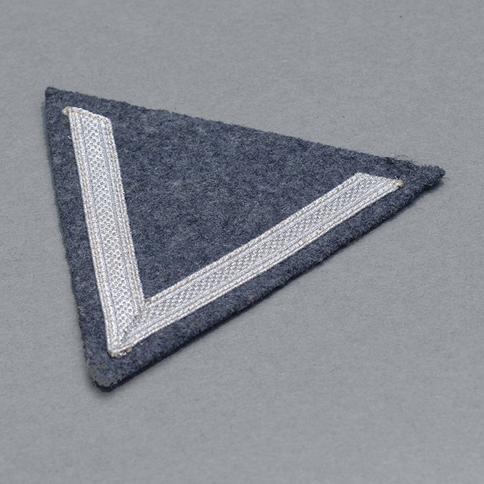 JDE4 Luftwaffe Gefreiter rank chevron — image 3